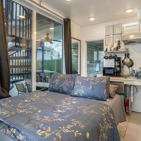 East Downtown Mico-Luxe Container Living Pod #8 Apartment Хюстън Екстериор снимка